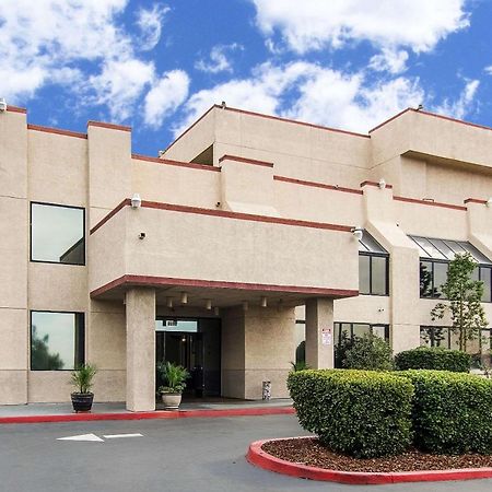 San Bernandino Inn & Suites San Bernardino Eksteriør bilde