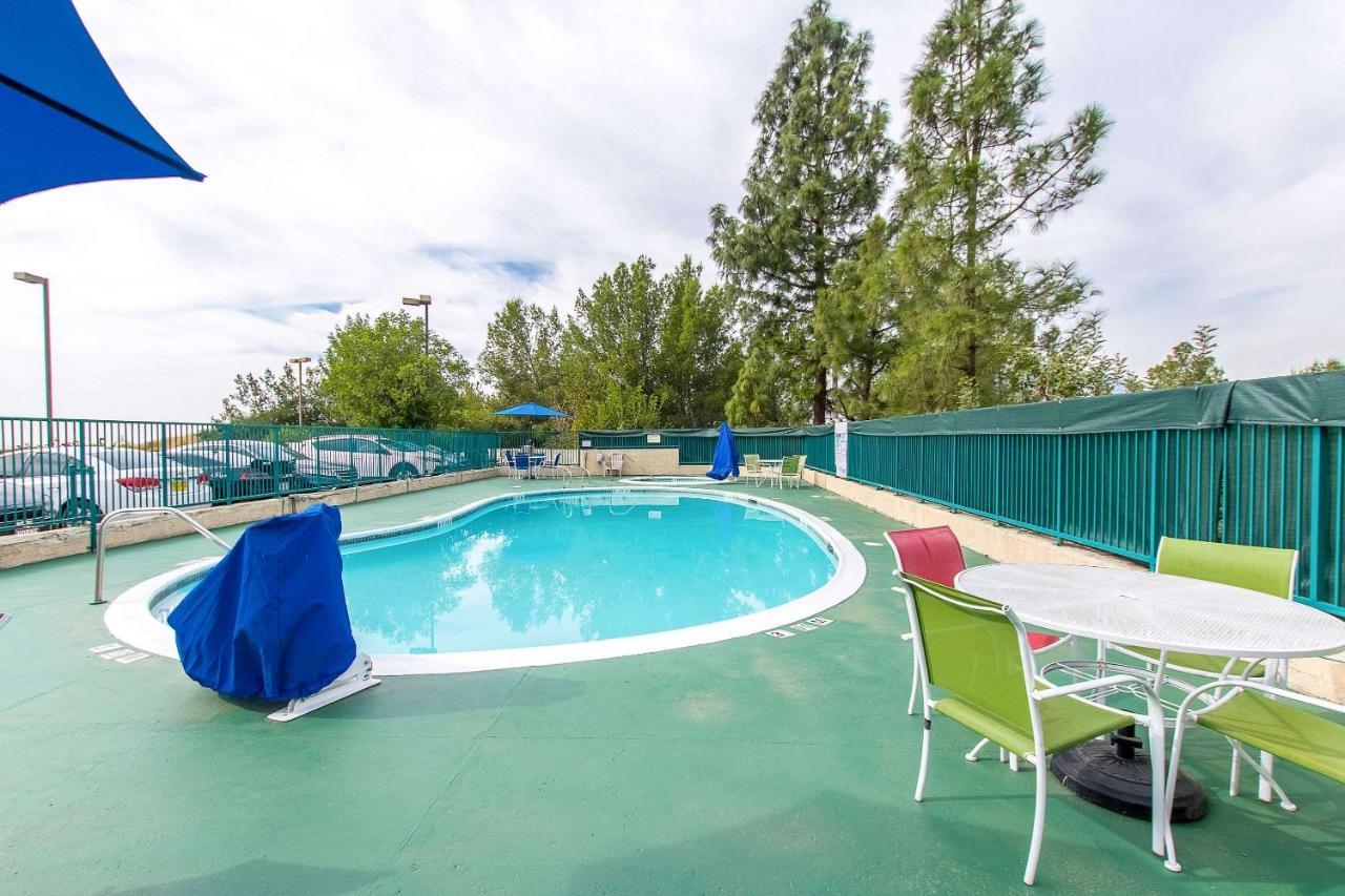 San Bernandino Inn & Suites San Bernardino Eksteriør bilde